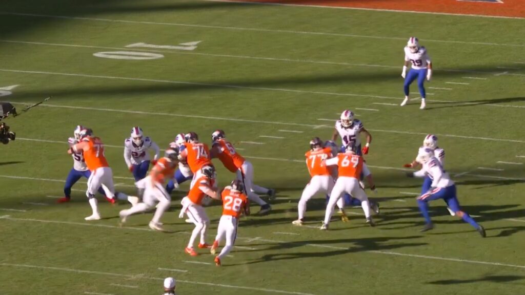 bo had the defense fooled on the read option