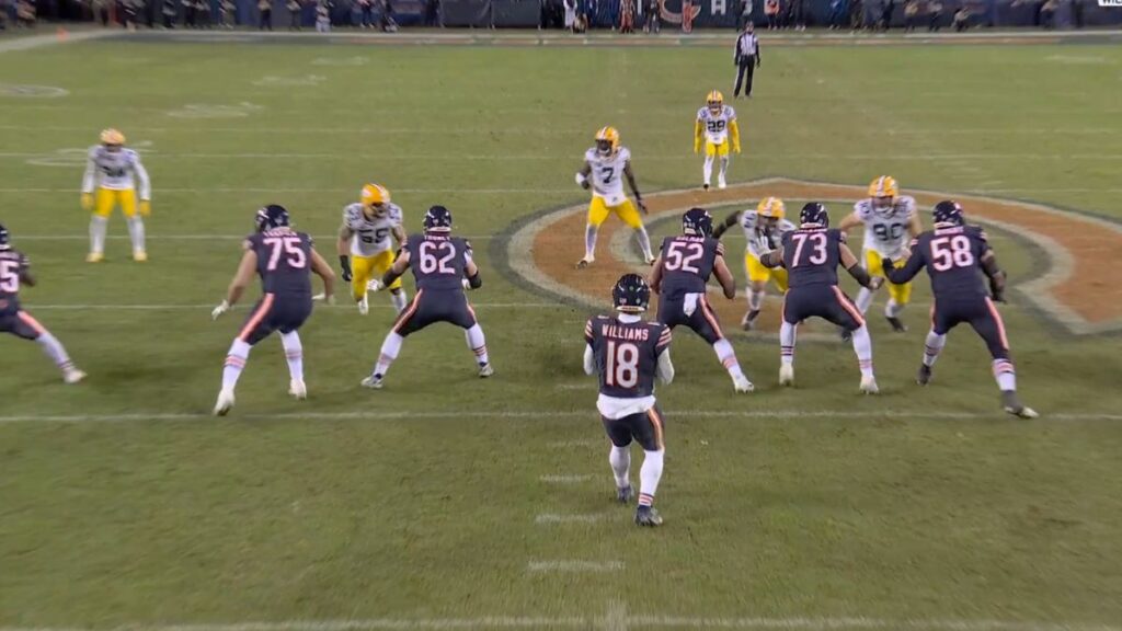 caleb williams really made this throw on 4th and 8