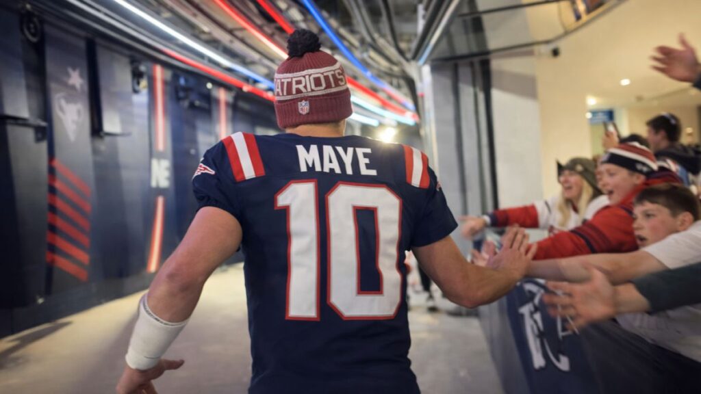 qb1 giving everyone love before himself patriots