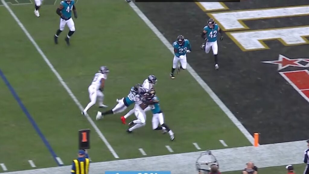 Ward scrambles for the endzone on a Titans' TD
