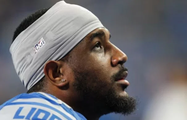 detroit lions defensive back quandre diggs (28) looks up before the game against the minnesota vikings at ford field